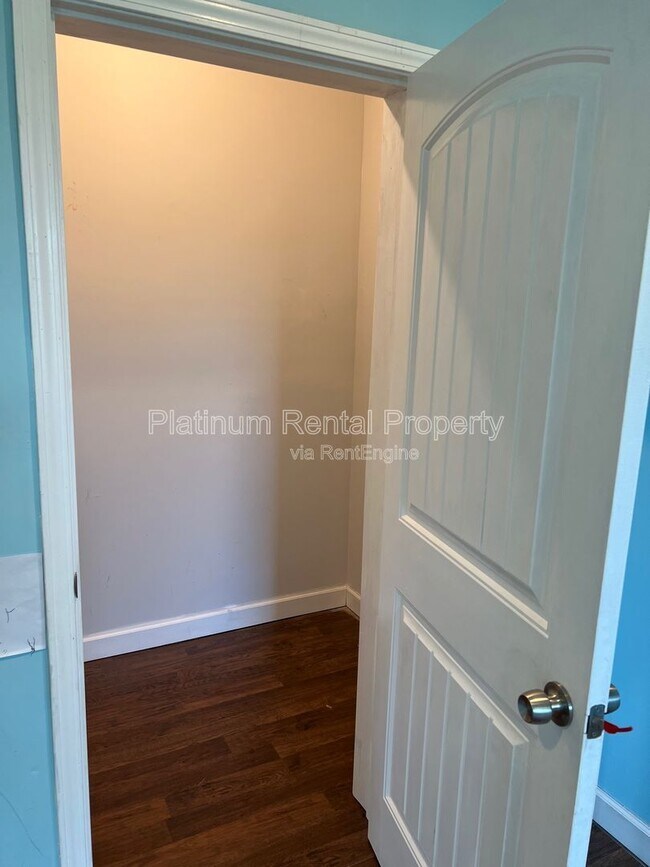 Building Photo - 4770 Leatherstone Way