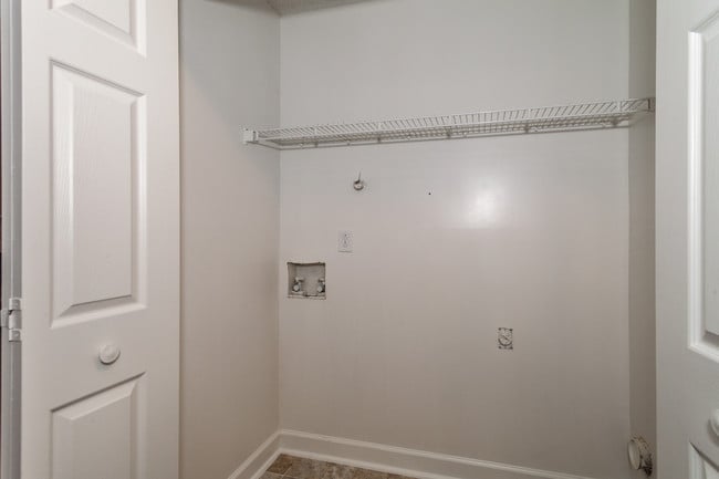 Building Photo - 2113 Tanglewood Rd