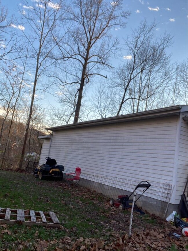 Building Photo - 2 bedroom in Ona WV 25545