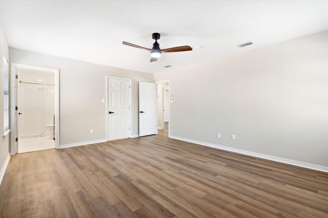 Building Photo - Bay Minette Beauty