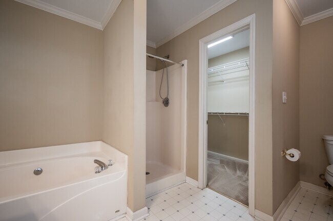 Building Photo - 119 Spring Lake Dr