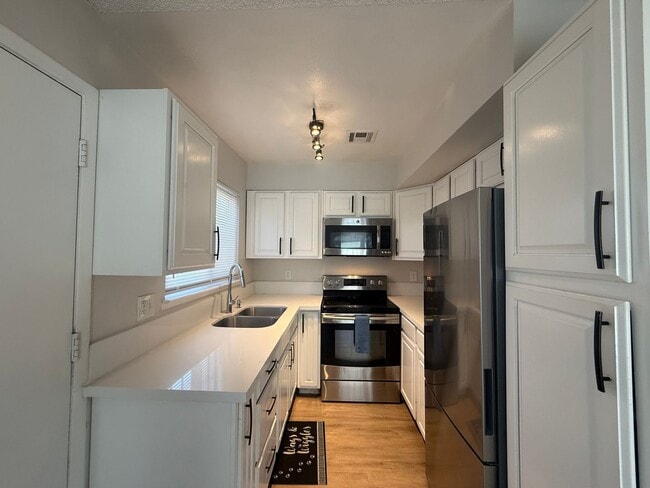 Building Photo - ***JUSTED REDUCED!!!*** Two-bedroom, one-and-a-half-bath townhouse in North Las Vegas.