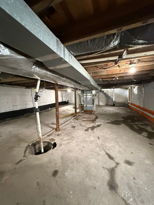 Building Photo - 718 Green Ave