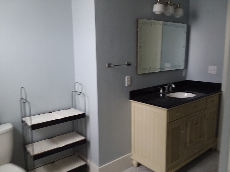 Full Bathroom - 215 N Emmett Ave