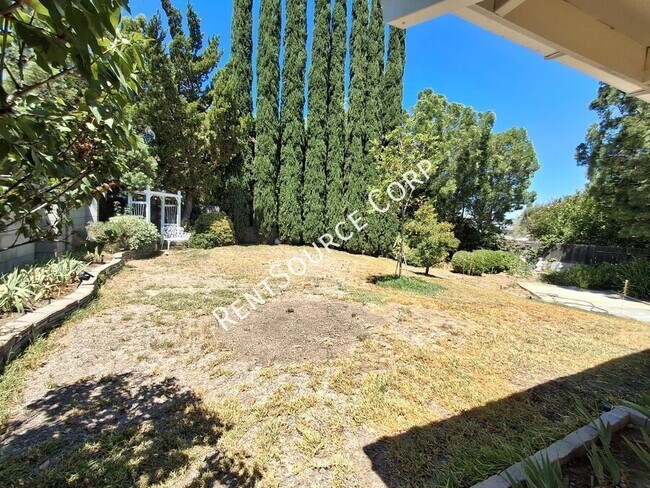 Building Photo - 26421 Torrey Pines Dr