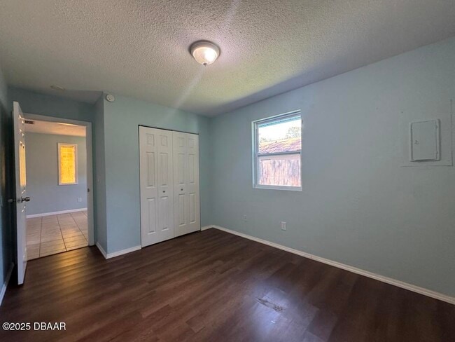 Building Photo - 1561 Sunset Ln