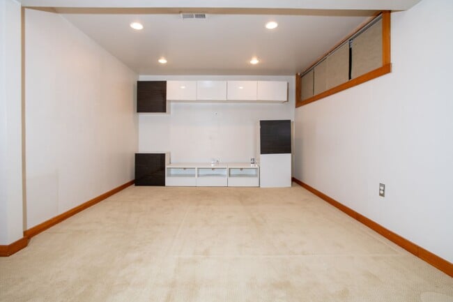 Building Photo - Magnolia 4 bedroom, 3 bathroom