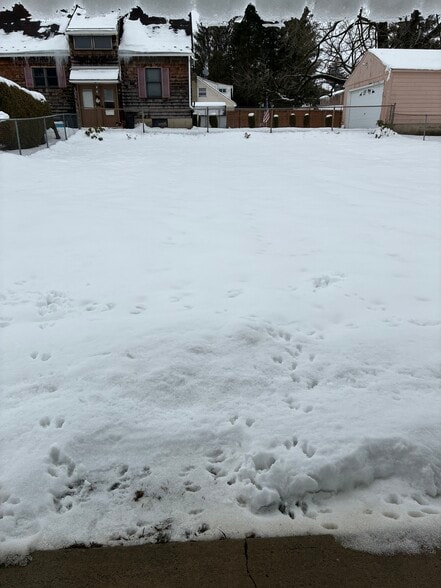 Building Photo - 305 Calder Ave