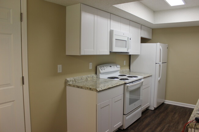 Building Photo - Duplex in Park Hill School District