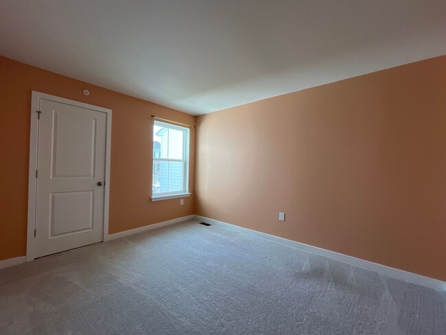 Building Photo - Move-in-ready Brookside Court townhome off...