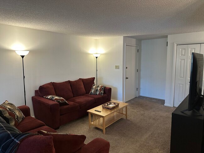 Building Photo - 1 Beverly Ln