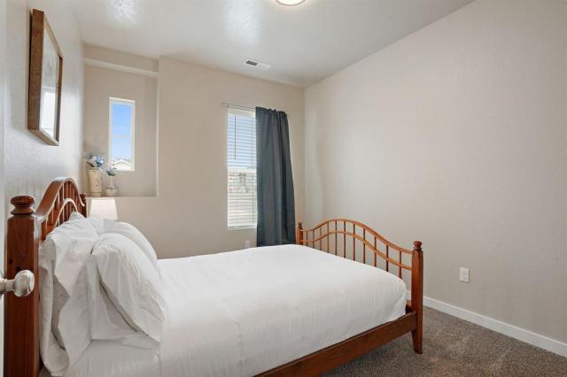 Building Photo - 4 bedroom in Meridian CA 83642