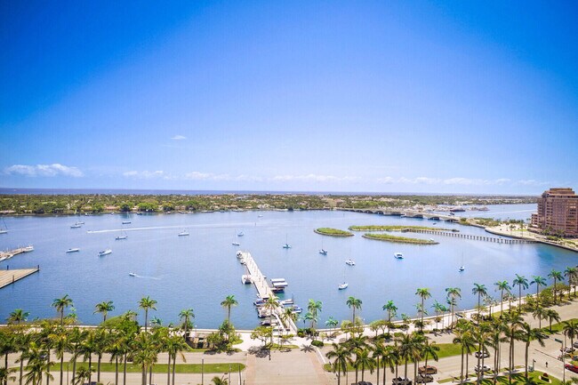 Building Photo - 255 Evernia St