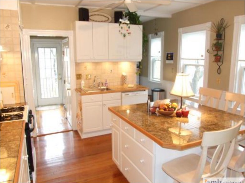 Building Photo - 30 Manning St