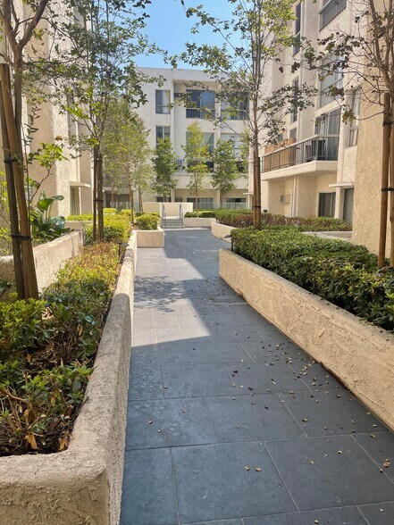 Building Photo - 1440 Veteran Ave