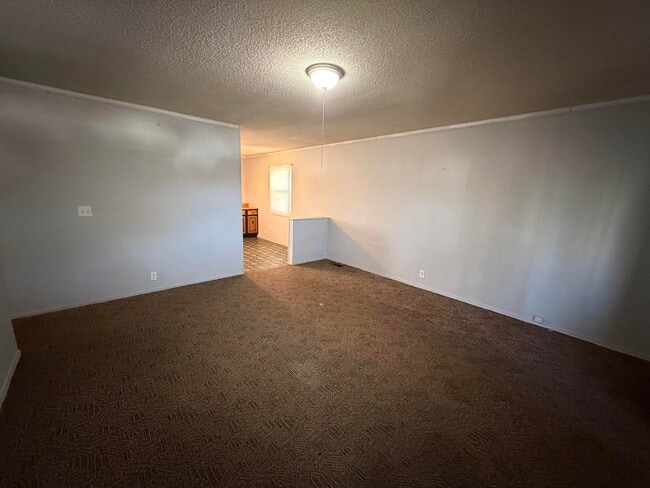 Building Photo - 1605 Crestview-