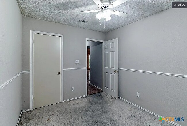 Building Photo - 1701 Century Oaks Dr