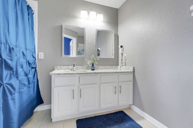 Building Photo - 2530 Maneshaw Ln