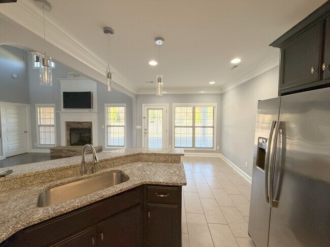 Building Photo - 218 Woodgrove Dr NW