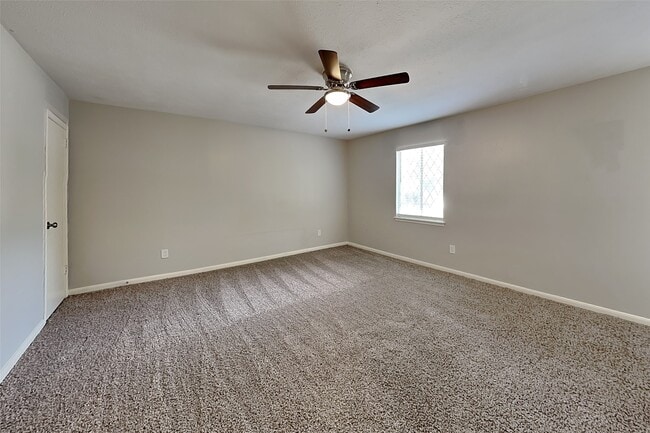 Building Photo - 14922 Spring Lake Dr