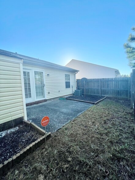 Building Photo - 604 Beretta Dr