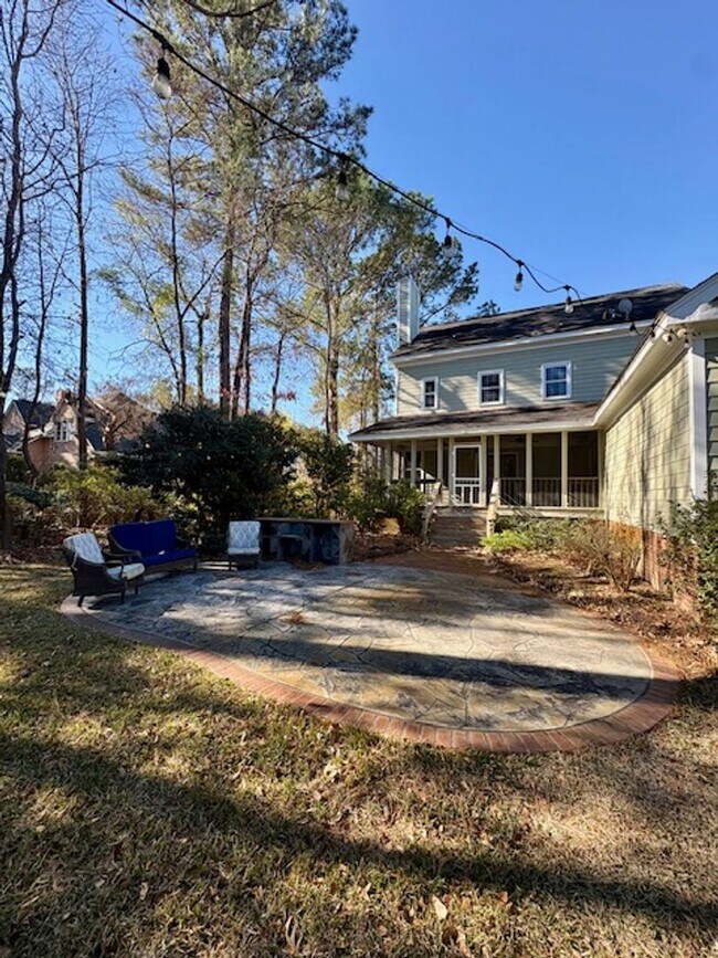 Building Photo - Spacious Five Bedroom Home in Mount Pleasant