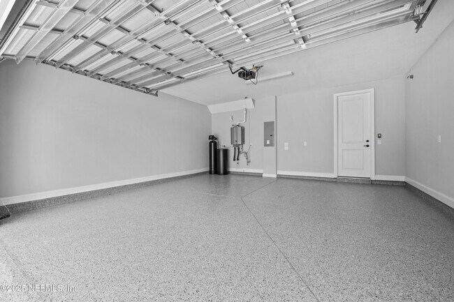 Building Photo - 27 Oak Pk Dr