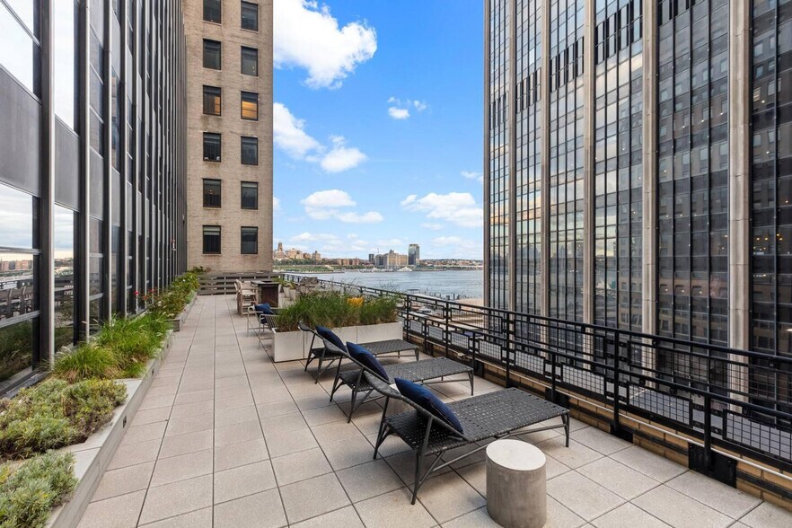 Building Photo - 120 Wall St