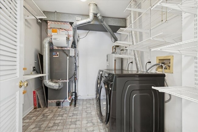 Building Photo - 1810 Fox Run Dr