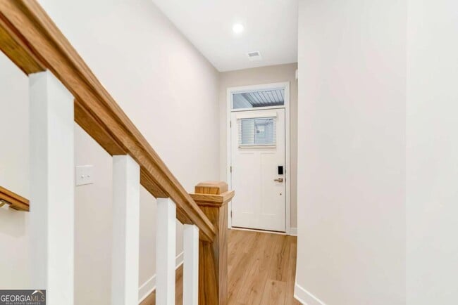 Building Photo - 555 Thatch Ter