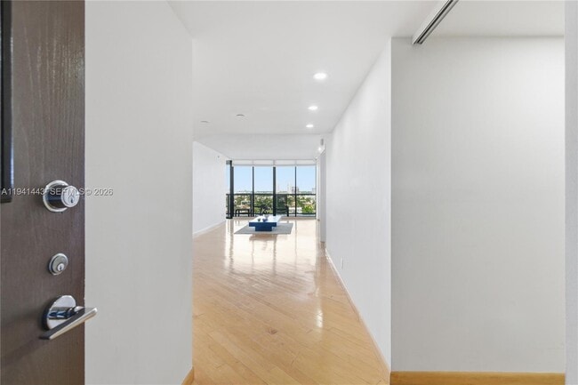 Building Photo - 3598 Yacht Club Dr