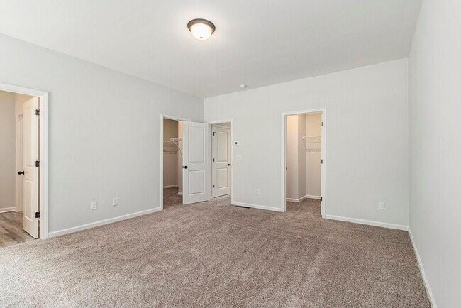 Building Photo - 387 Skylar Way SE