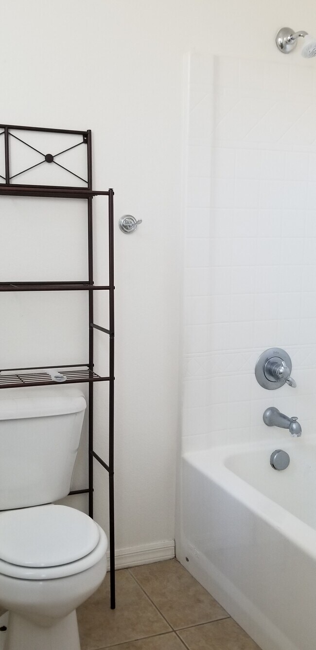 Building Photo - 4901 Oro Ln