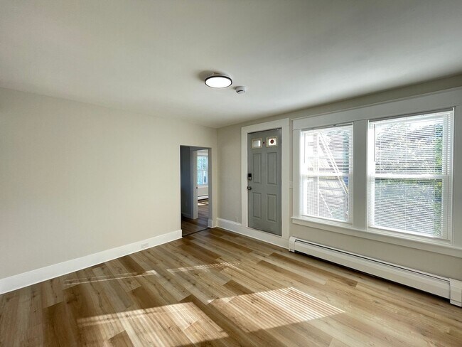 Building Photo - 55 Henriette St