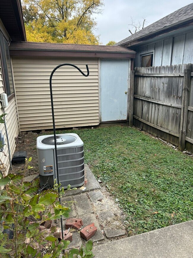 Building Photo - 1121 S 23rd St