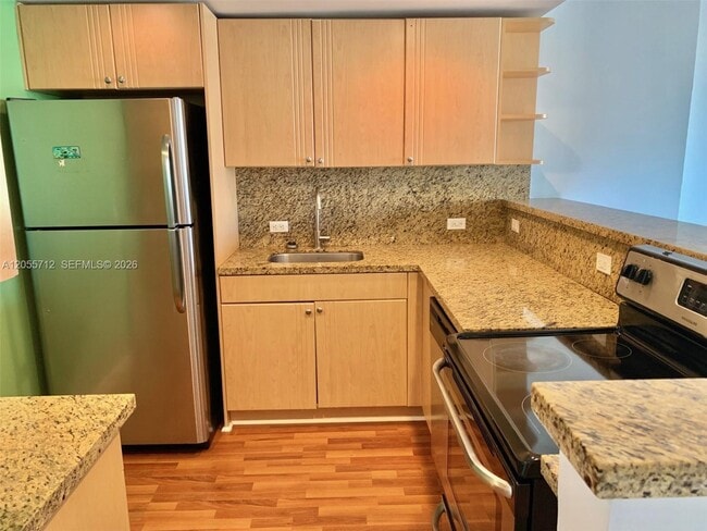 Building Photo - 100 Bayview Dr