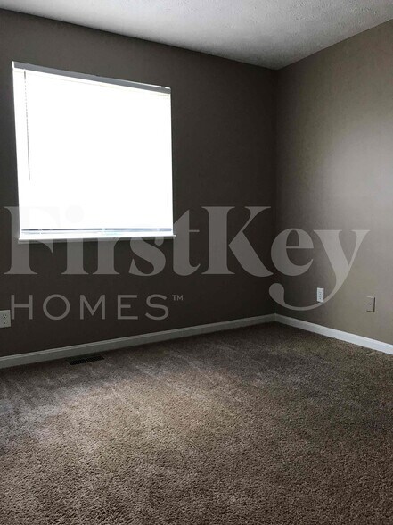 Building Photo - 3961 Bonn Dr