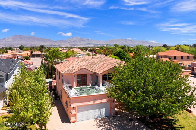 Building Photo - 1091 Los Moros Dr