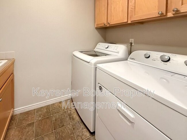 Building Photo - 1285 E Prohaska St