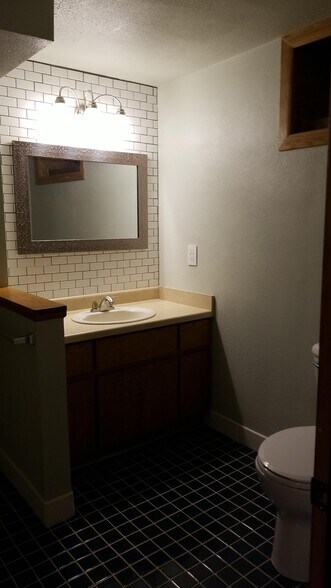Bathroom - 1221 Alameda St