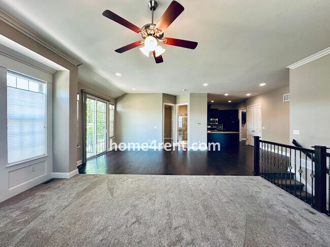 Building Photo - Main Level Primary Bedroom, Updated Kitche...