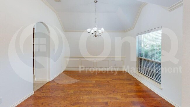 Building Photo - 1618 Nestledown Dr