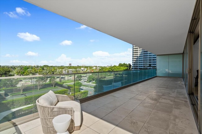 Building Photo - 10201 Collins Ave