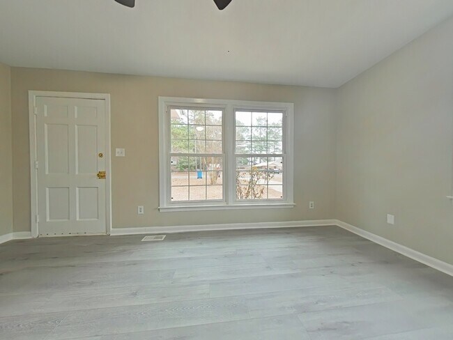 Building Photo - 285 Decatur Dr