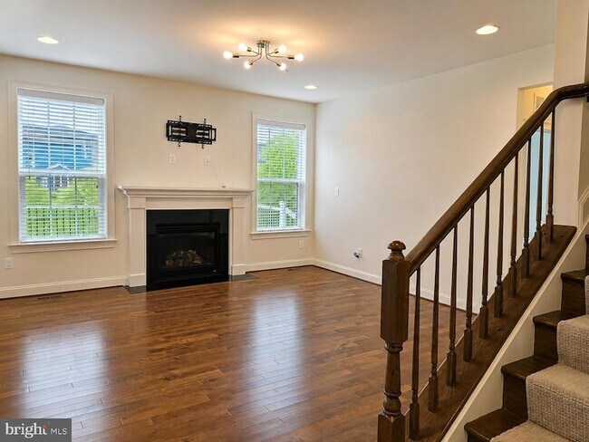 Building Photo - 3332 Burton Dr