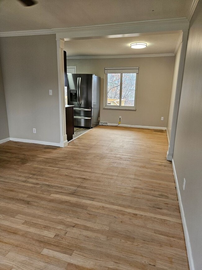 Building Photo - Spacious Bi-level home in New Albany