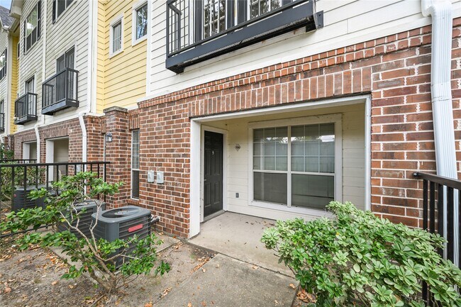 Building Photo - 9200 Westheimer Rd