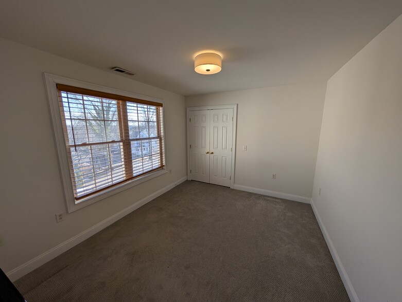 Guest Bedroom 2 - 100 Castle Ave