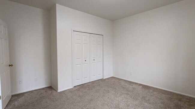 Building Photo - RANCH 3 BED/3 BATH PATIO HOME WITH MAIN FL...