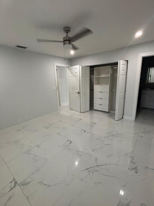Building Photo - 2860 Coral Springs Dr